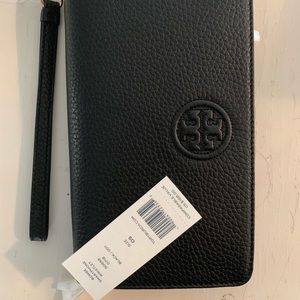 ⭐️ BRAND NEW ⭐️ Tory Burch wallet wristlet